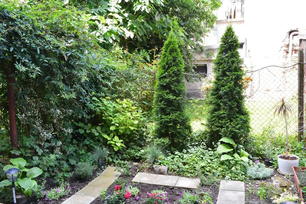 City Center Apartment With A Backyard Burgas
