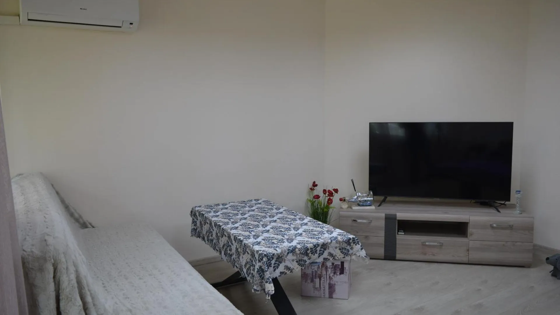 City Center Apartment With A Backyard 布尔加斯